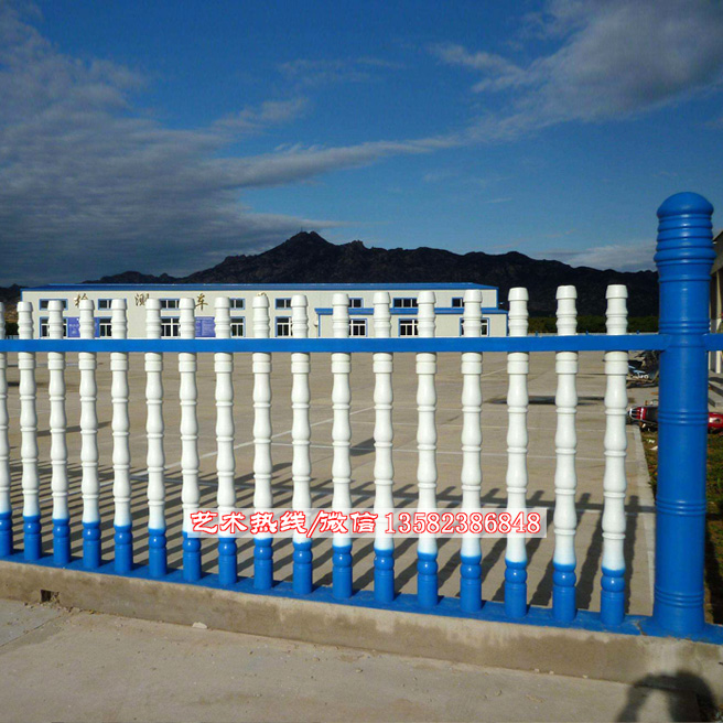 传统围墙势必被水泥艺术栏杆所取代。