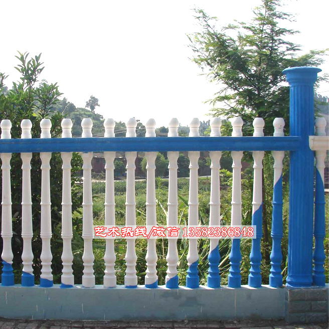 水泥栏杆装饰环境保护人们安全。